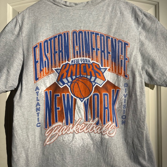 Abercrombie Gray NBA Logo T-Shirt - Picture 3 of 3